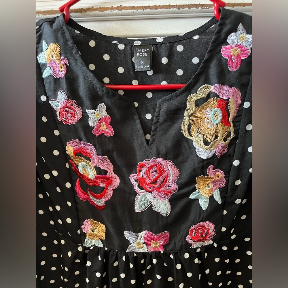 Embroidered blouse - Picture 2 of 2